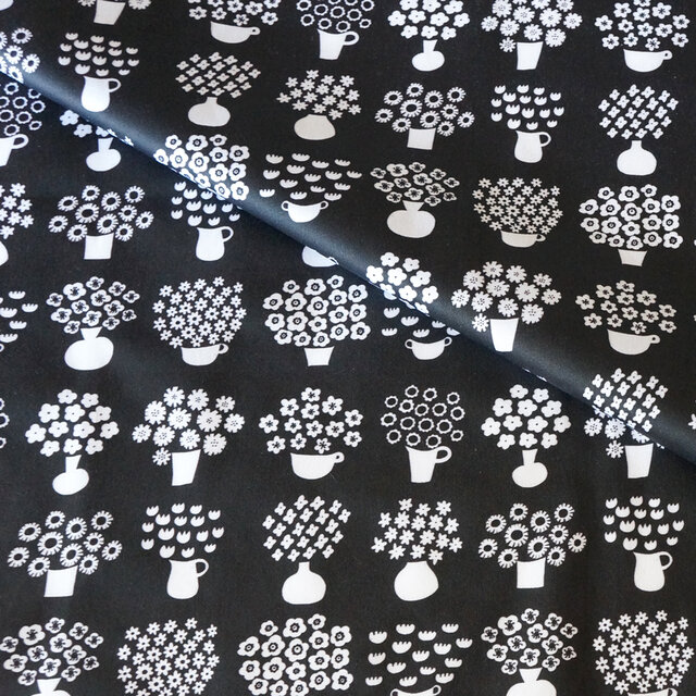 【138×98cm】サテン生地（オーガニックコットン）flower base - small（black）