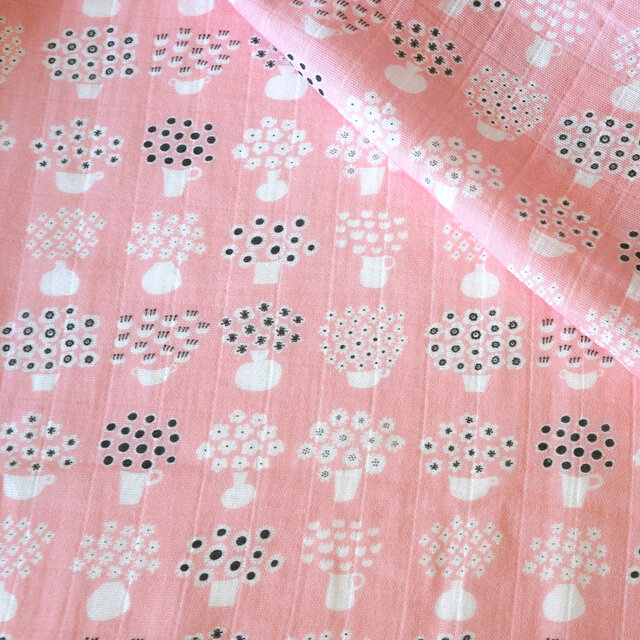 【142×103cm】ダブルガーゼ生地（オーガニックコットン）flower base - small（pink）