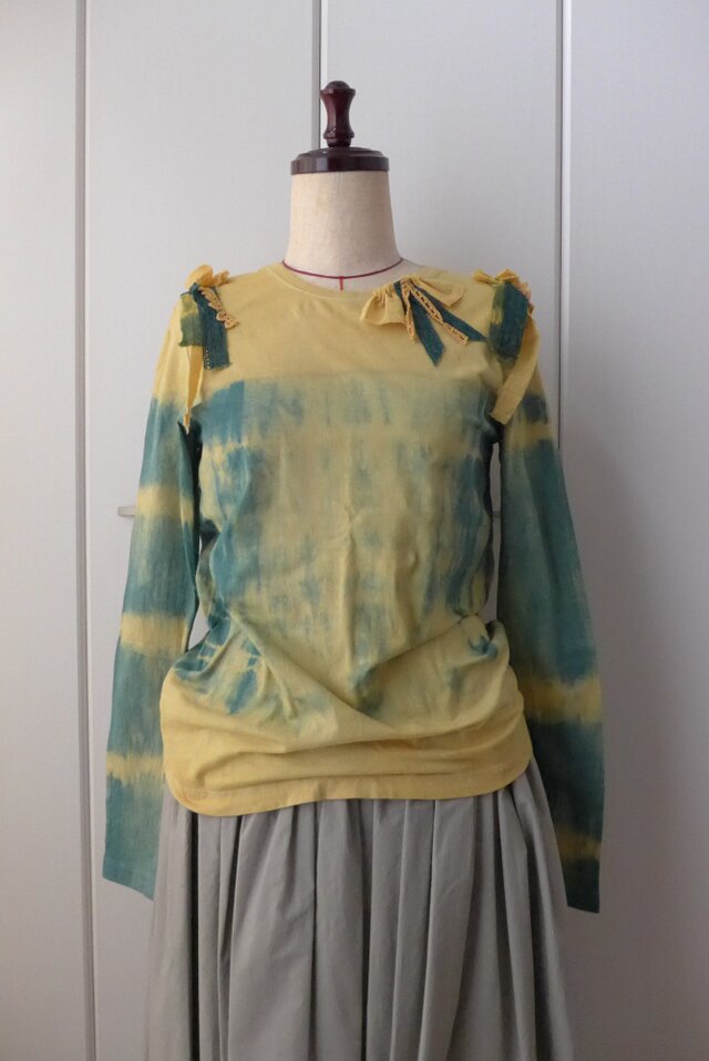 藍ｘたまねぎ染めのガーリーTシャツ【L】 | iichi - ハンドメイド ...