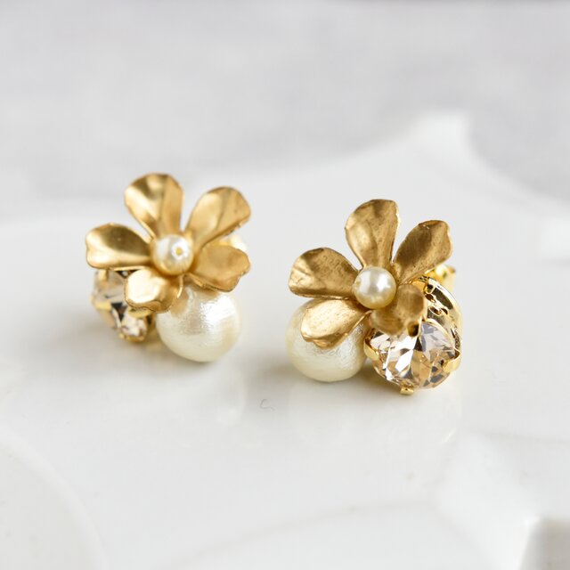 【ピアス】ヴィンテージ 真鍮 お花 スワロフスキーの画像1枚目