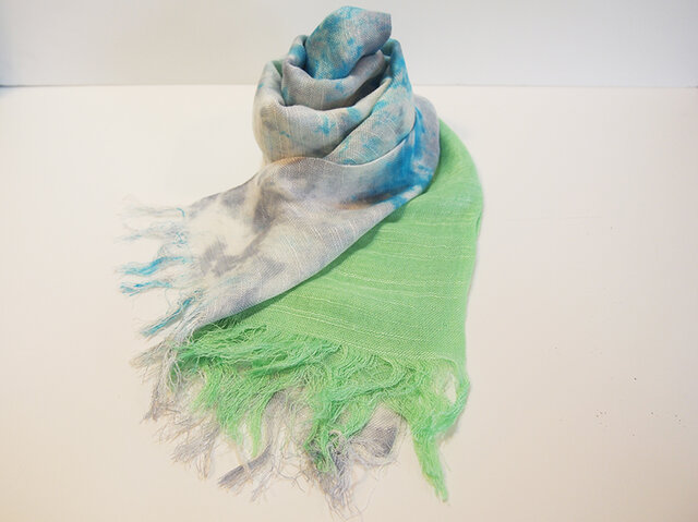 国産シルク100%手描き染めストール green&blue grayの画像1枚目