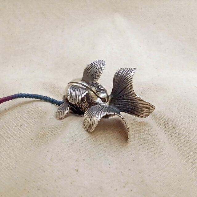 銀製の鈴『出目金魚』(シルバー925) 縁起物・お守り・魔除け | iichi