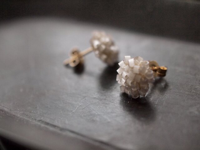 タティングレース 14kgf confeito(コンフェイト)silk beads light gray 受注制作の画像1枚目