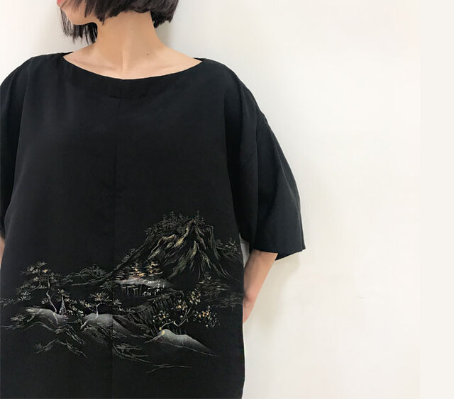 黒 正絹 アシンメトリーチュニック 着物リメイク フリーサイズ N80402 きものリメイク、正絹、シルク、ゆったりチュニック、五分袖、オール