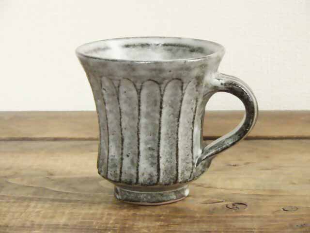 しのぎ手コーヒーカップ(わら灰)の画像1枚目