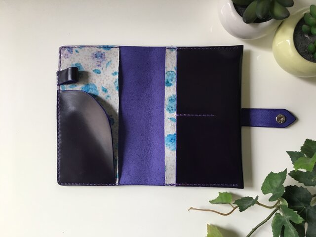 パスポートケース☆ダークパープル×薔薇柄♫の画像1枚目