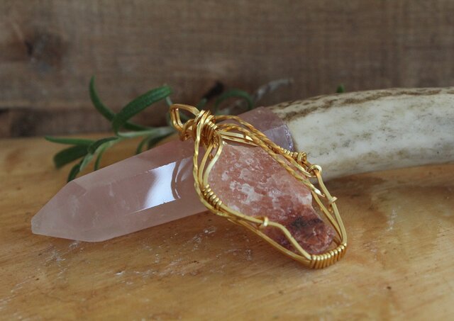 サチャロカローズアゼツライト 愛と平和のエネルギーを持つ高