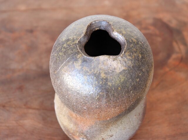 備前焼 花入れ h3-034 | iichi 日々の暮らしを心地よくする