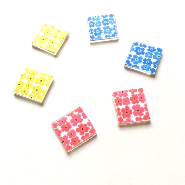 カワイイ北欧柄 お花のしかくピアス / イヤリングの画像1枚目
