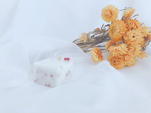 cubecandle*ボタニカルキャンドル*アロマキャンドル*ソイキャンドル*ドライフラワー*ミモザ*ペッパーベリー*の画像1枚目