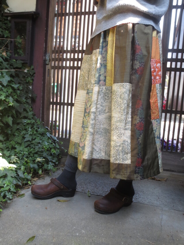 着物リメイク☆絹紬色々パッチ春のお出かけに楽しい優しい大人スカート７６㎝丈
