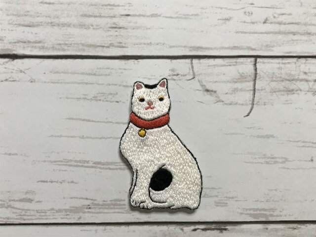 手刺繍浮世絵ブローチ*歌川国芳「猫飼好五十三疋・鞠子」の猫の画像1枚目