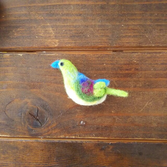 アオバトのブローチの画像1枚目