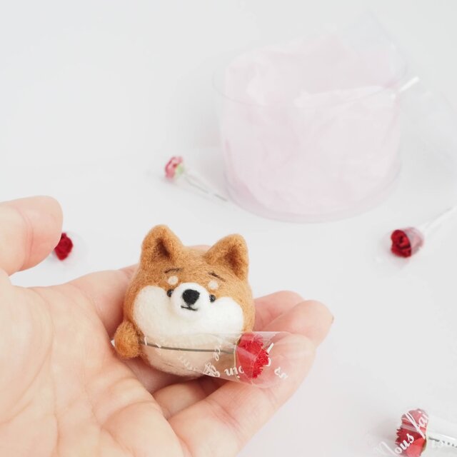 受注製作】-母の日-まゆ柴犬がカーネーションを贈ります。(赤柴・黒柴