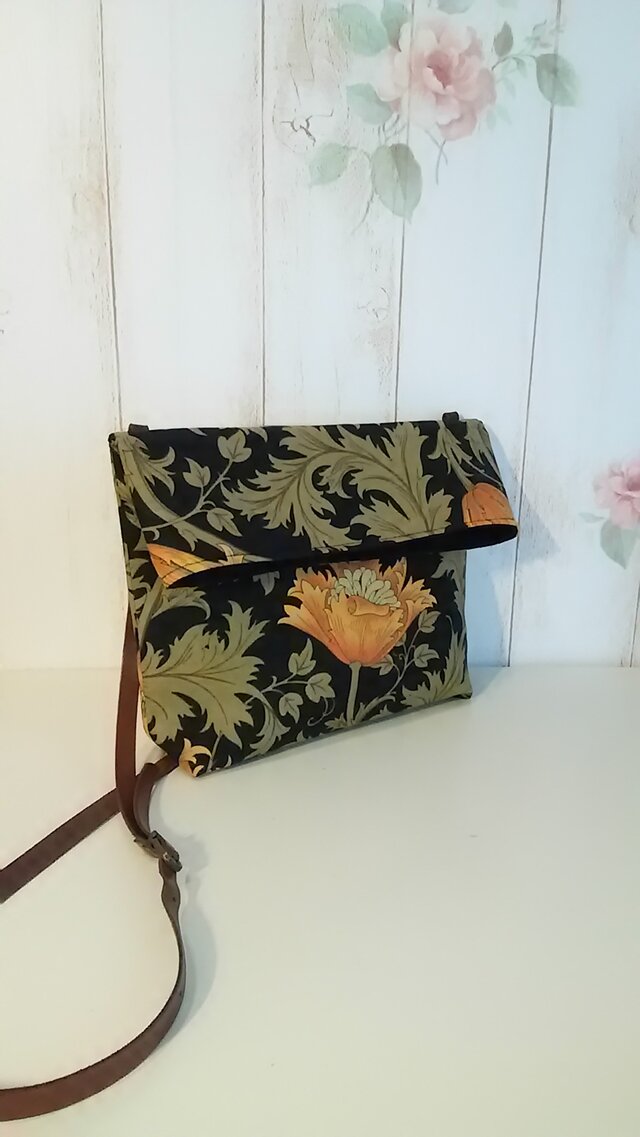 <再販><受注制作>Moda William Morris アネモネ ショルダーバッグ ブラックの画像1枚目
