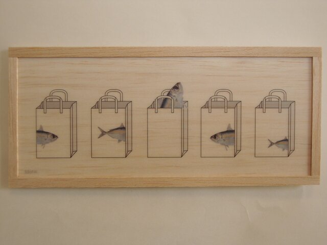 Fish and paper bagの画像1枚目