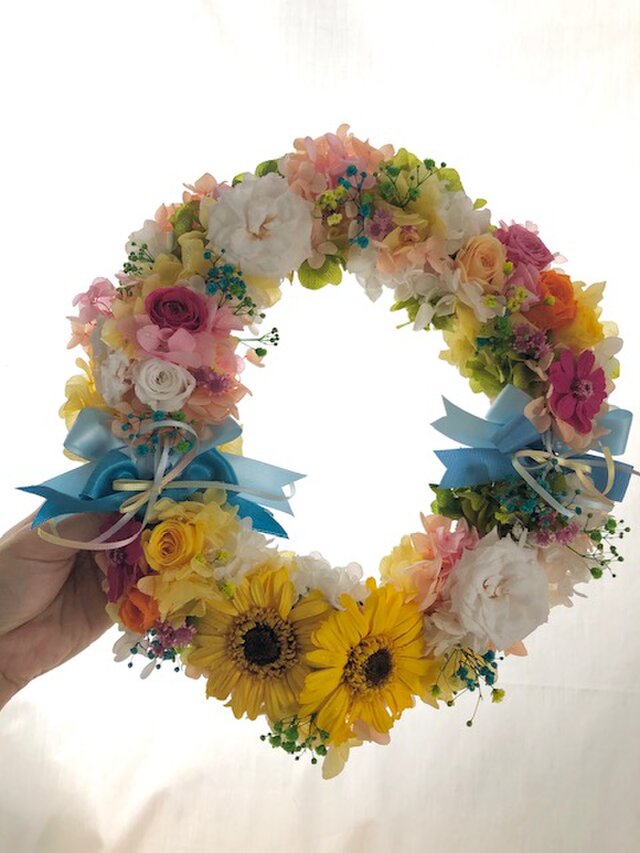 プリザーブドフラワーリース カラフルな明るい花たちの永遠の祝福 Iichi ハンドメイド クラフト作品 手仕事品の通販