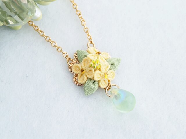 菜の花のネックレス*春の訪れ*つまみ細工*の画像1枚目