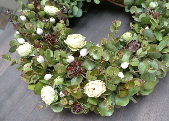 ユーカリと薔薇のリース　ドライフラワーリース 83b5b84ed59730666bd02adb2f1ab1