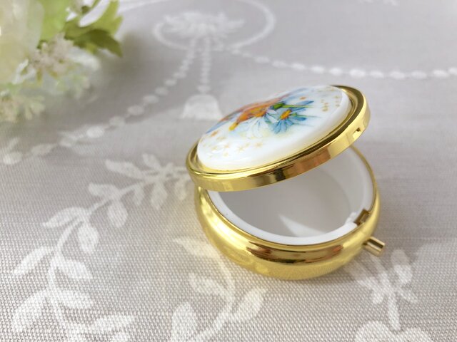 マーガレットの妖精 コンパクトミラー付きケース | iichi 日々の