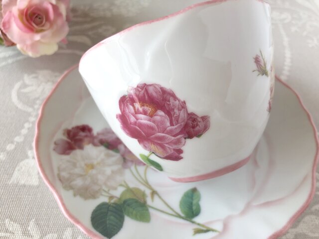 アンティーク風 ローズのカップ&ソーサー（ホワイト） | iichi