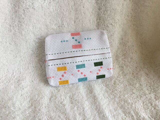 刺繍のポケットティッシュケース（ホワイト） | iichi 日々の暮らしを