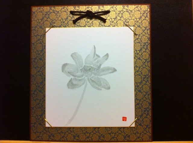 凛と佇む蓮の花の画像1枚目