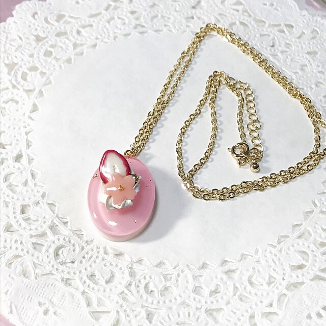 桜いちごケーキのネックレスの画像1枚目