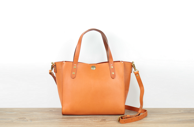 本革 便利なレザートートバッグ【バッグインバッグ付き】☆Brown