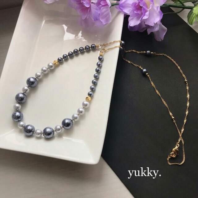 シャイニーパール*グレー系*ロングネックレスの画像1枚目