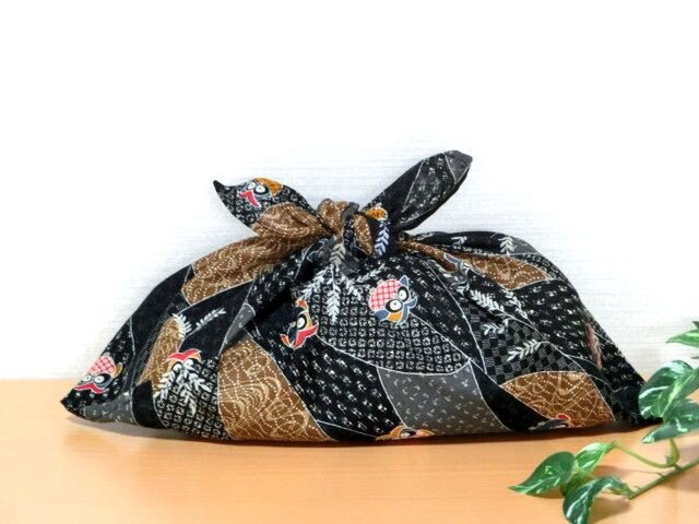 あずま袋 和調 黒色彩りフクロウ模様 お弁当包み ファスナー無しのバッグインにもの画像1枚目