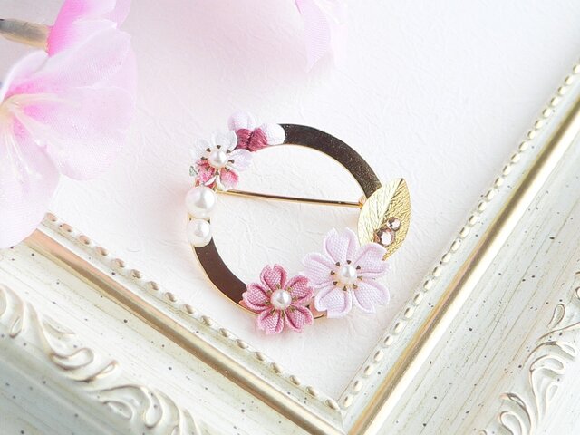 桜のリングブローチ *つまみ細工*の画像1枚目