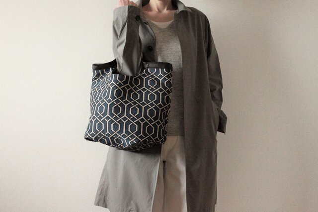 くたくたBag Geometric ネイビーの画像1枚目