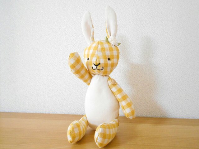 黄色チェックのうさぎさんの画像1枚目