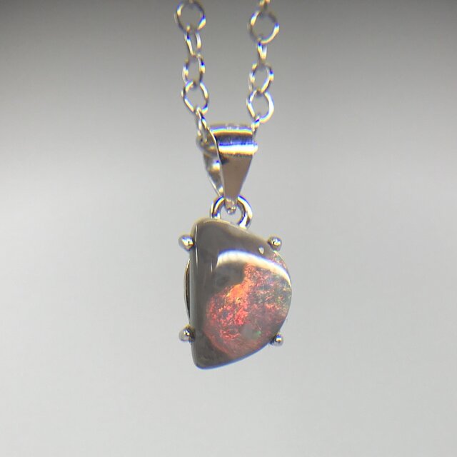 天然ブラックオパールシルバーロングネックレス0.93ct☆ オーストラリア・ライトニングリッジ産の原石から磨きました!の画像1枚目