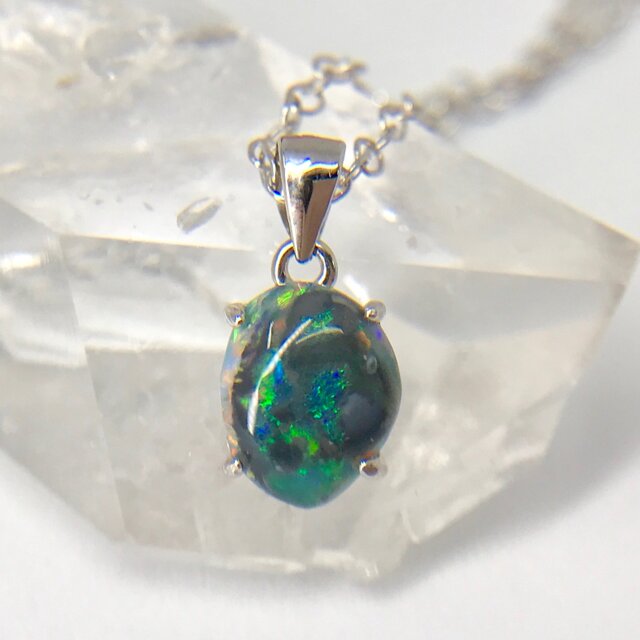 天然ブラックオパールシルバーロングネックレス0.81ct☆ オーストラリア・ライトニングリッジ産の原石から磨きました!の画像1枚目