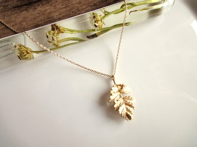 Necklace■ボタニカル リーフペンダント■ゴールドの柊の画像1枚目