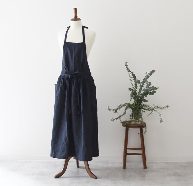 リネン エプロンドレス Casual line Navy | iichi 日々の暮らしを心地よくするハンドメイドやアンティークのマーケットプレイス