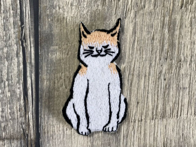 手刺繍浮世絵ブローチ*歌川広重「浮世画譜」の猫の画像1枚目