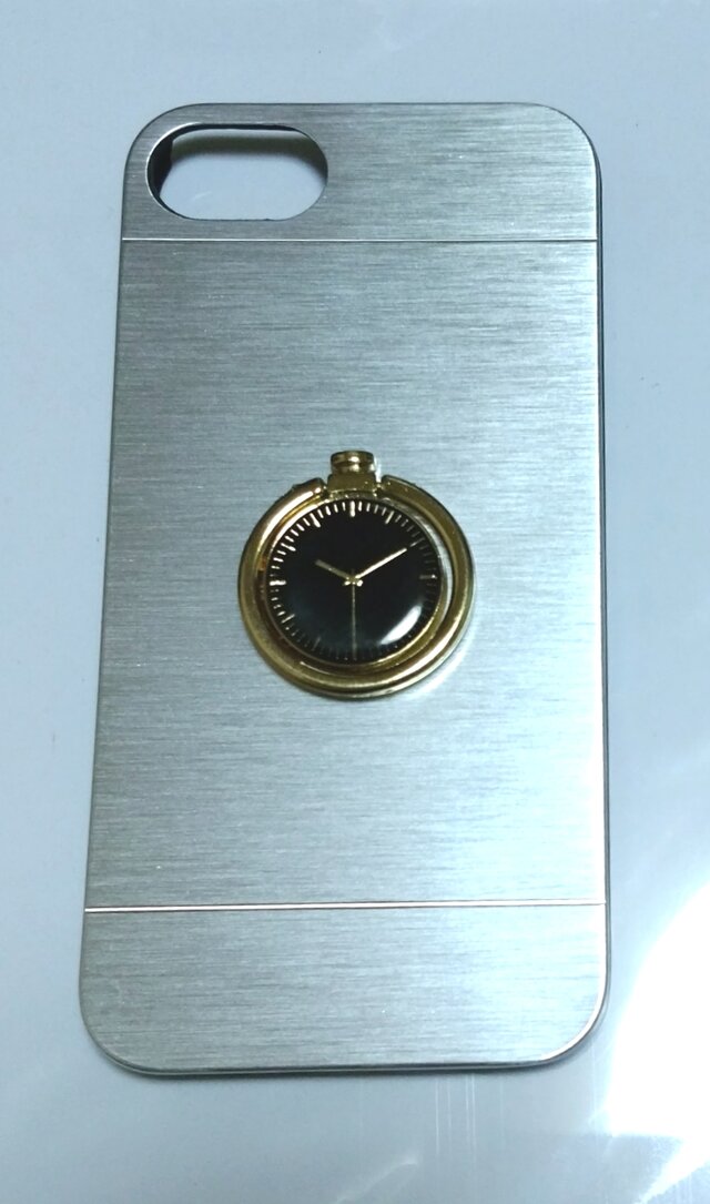スタイリッシュ時計柄リング付きシルバースマホケースの画像1枚目