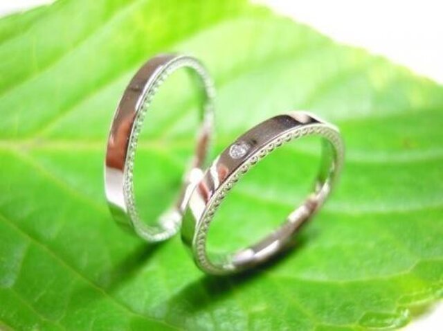手作りプラチナ結婚指輪・両サイドミル打ち・女性用ダイヤ入りの画像1枚目