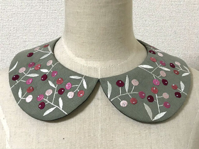 手刺繍つけ襟(チェリーカラーの実)の画像1枚目