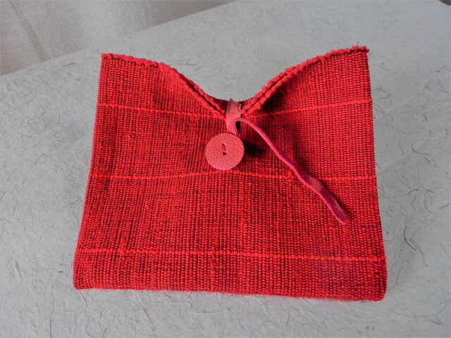 赤い裂き織りポーチ | iichi 日々の暮らしを心地よくするハンドメイド
