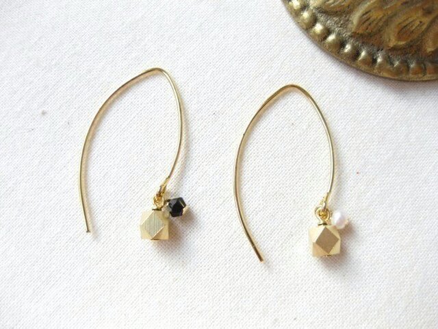 メタル×パール×スワロフックピアス No.602の画像1枚目