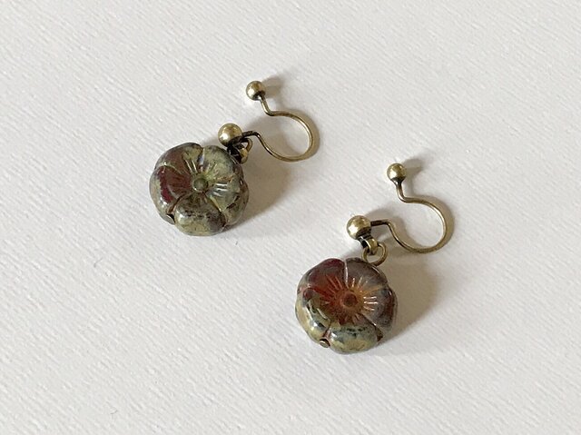 ノンホールピアス No.987濃茶色の花の画像1枚目