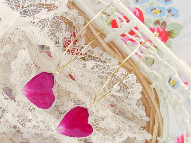薔薇の❤ハート❤花びらピアス(Deep Pink)の画像1枚目