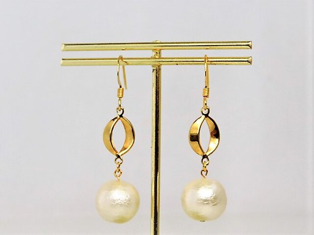 コットンパール1粒のピアス・楕円【Gold】の画像1枚目