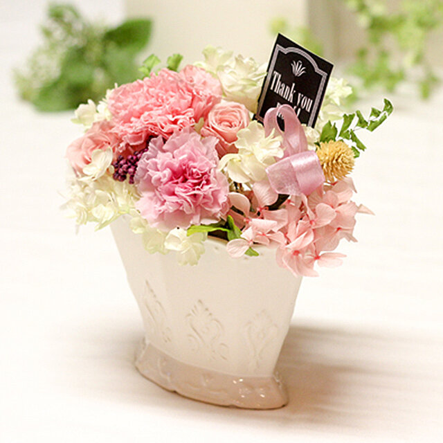 ピンクのカーネーションとローズのアレンジ カーネーション プリザーブドフラワー 花の画像1枚目