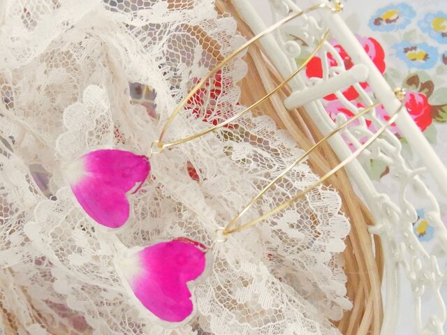 薔薇の❤ハート❤花びらピアス(purple Pink)の画像1枚目