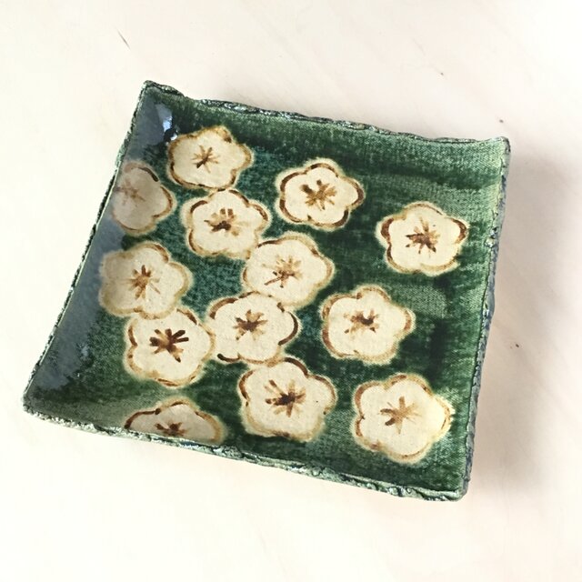 織部釉梅絵角皿 送料無料の画像1枚目